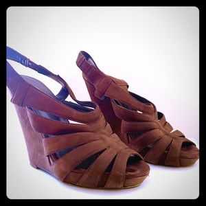 Comfy brown wedge heels Sz 9 1/2 💫